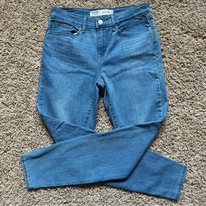 Levi’s signature mid rise skinny jeans